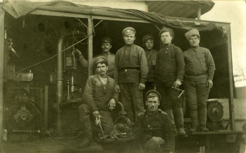 Plik:Dziadek-1-na wojnie.jpg