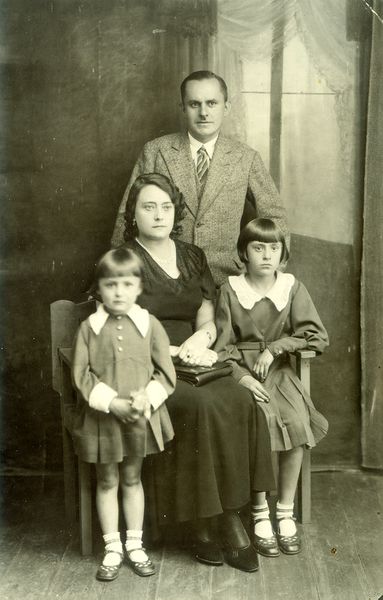 Plik:028Cala Rodzina Jankowskich-small.jpg