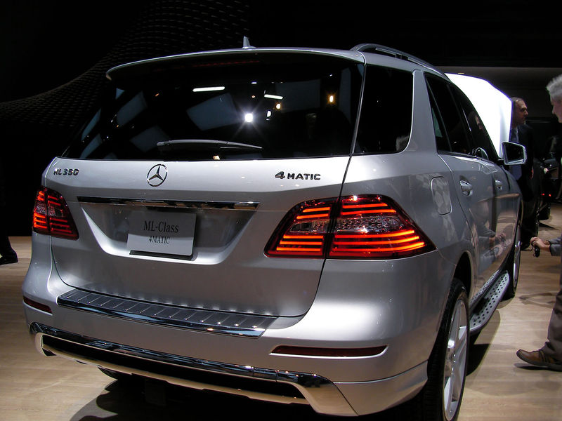 Plik:Merc ML350 -0491.jpg