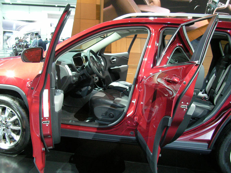 Plik:Jeep Cherokee 2015 -0544.jpg