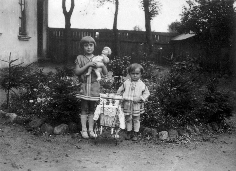 Plik:Foto-02 ret-bw small.jpg