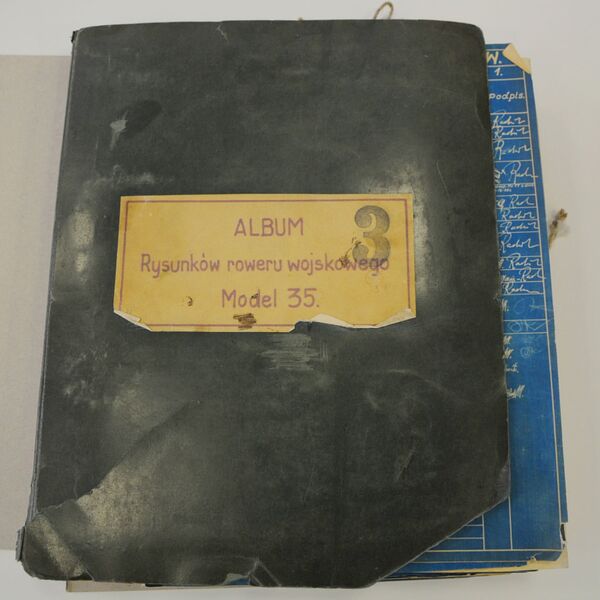 Plik:Album model 35 okładka -1.jpg