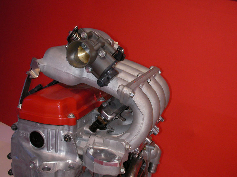 Plik:HONDA 2009 HPD 1.5L ENGINE 4.JPG