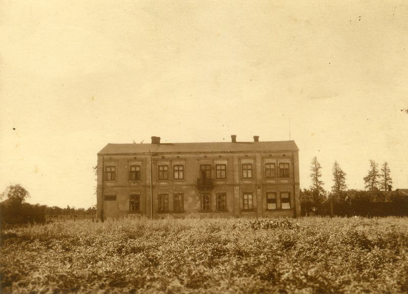 Plik:050 Dom rodzinny w Żyrardowie-small.jpg